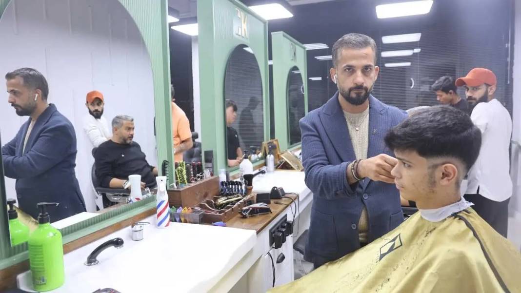 Hatay’da Depreme Döner Yerken Yakalanan Esnaf Sosyal Medyayı Salladı! 3